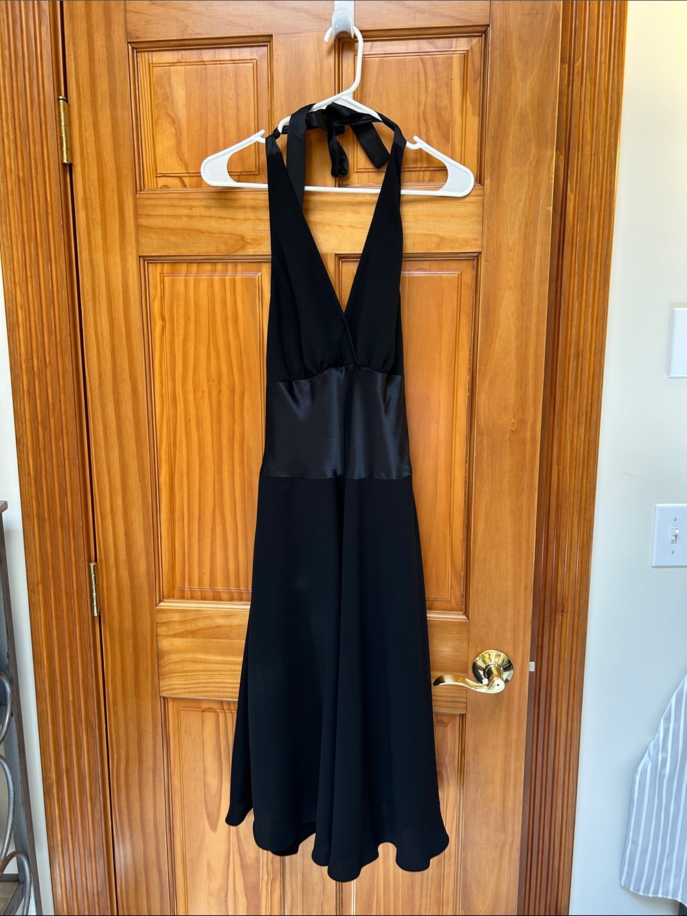 Jones Wear Black Backless Halter Midi Dress